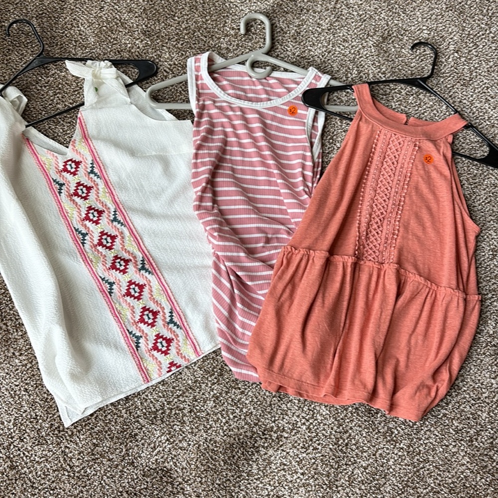Tank tops - Picture 3 of 3